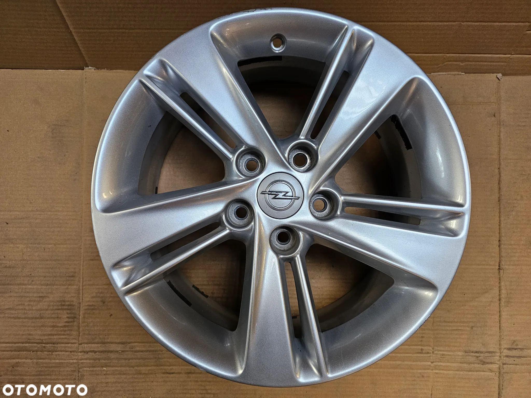 (F42) Opel Insignia II Astra / OP101 K10 / 7,5Jx17 IS45 5x115 - 4