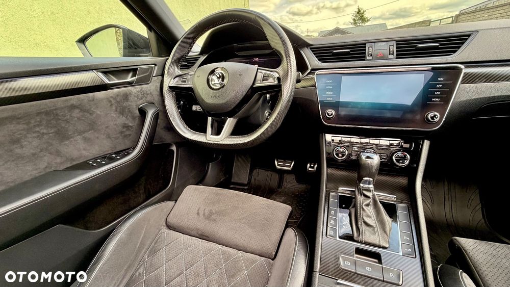 Skoda Superb 2.0 TDI DSG Sportline - 28