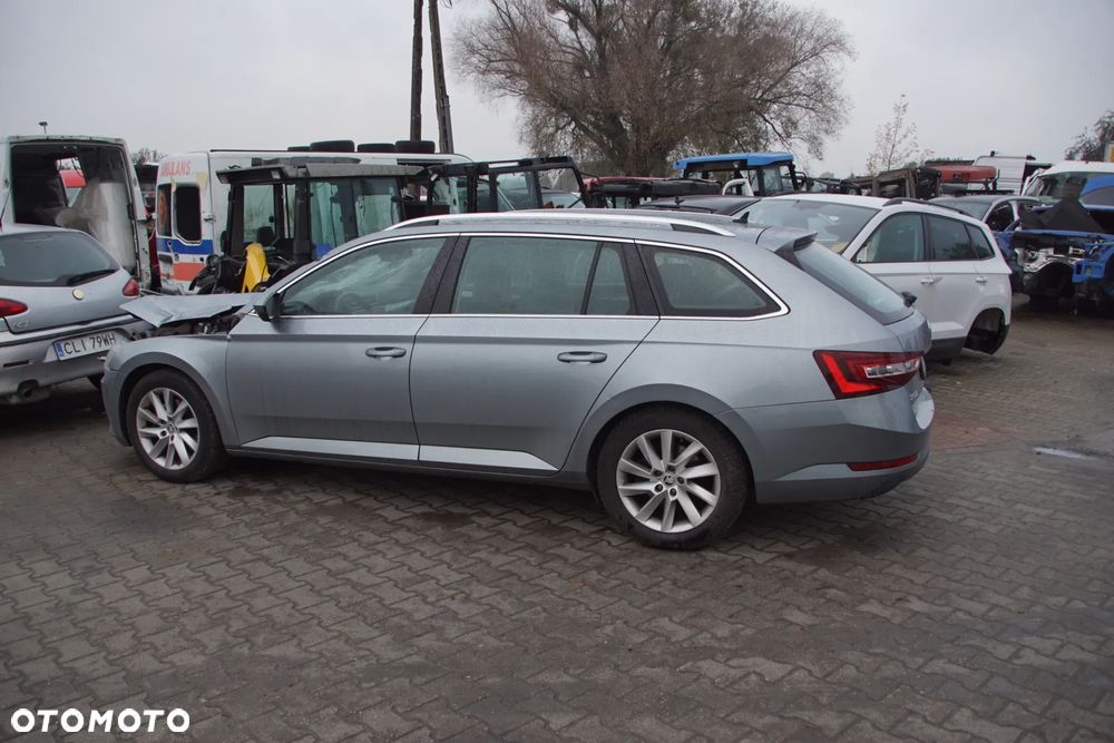 Auto na części - Skoda Superb III 2.0 TDI 150 KM DFGA QFZ LF7M 2018R Silnik Skrzynia Drzwi Zderzak Błotnik Klapa Lampa Lusterko Klamka Deska Kokpit Sterownik Moduł Czujnik Licznik Wyświetlacz Kierownica Panel - 3