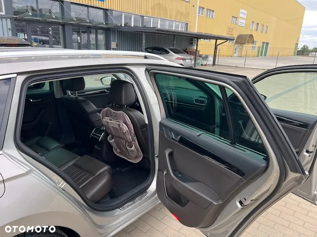 Skoda Superb 2.0 TDI L&K DSG - 17
