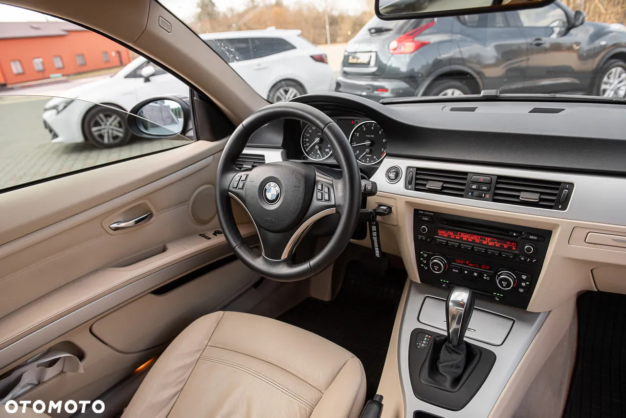 BMW Seria 3 320i Coupe Edition Exclusive - 23