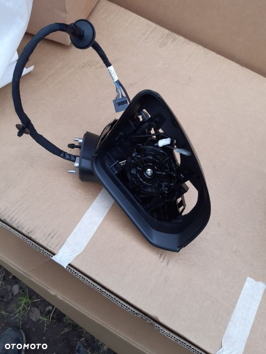 Lusterko prawe Volvo C40 XC-40 31477685 8+7 15 PIN lusterko zewnętrzne prawe Volvo C40 XC-40 kamera 360° BLIS automatyczne przyciemnianie funkcja pamięci 31 - 3