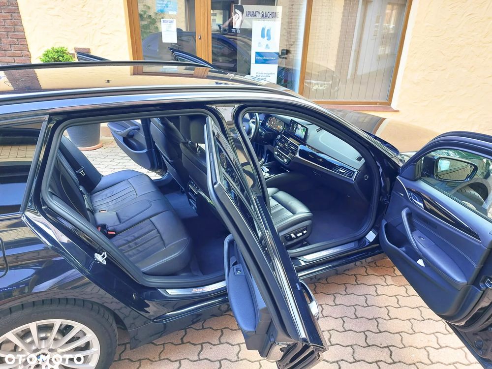BMW Seria 5 525d Luxury Line sport - 12