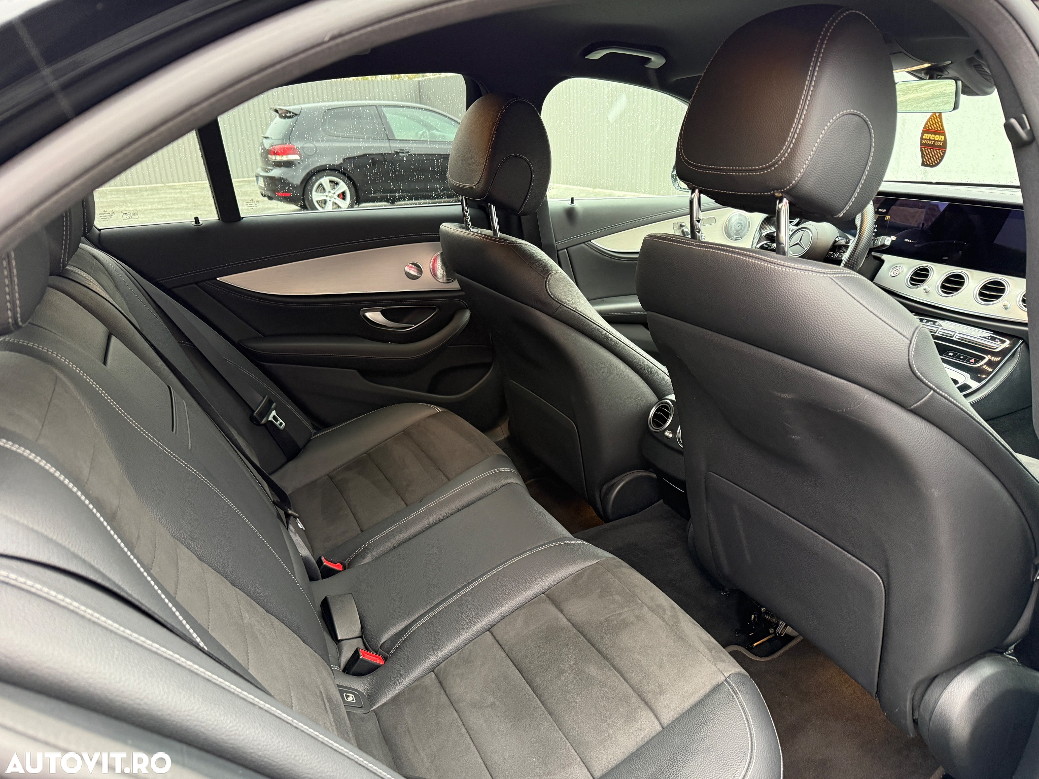 Mercedes-Benz E 300 4Matic 9G-TRONIC AMG Line - 6