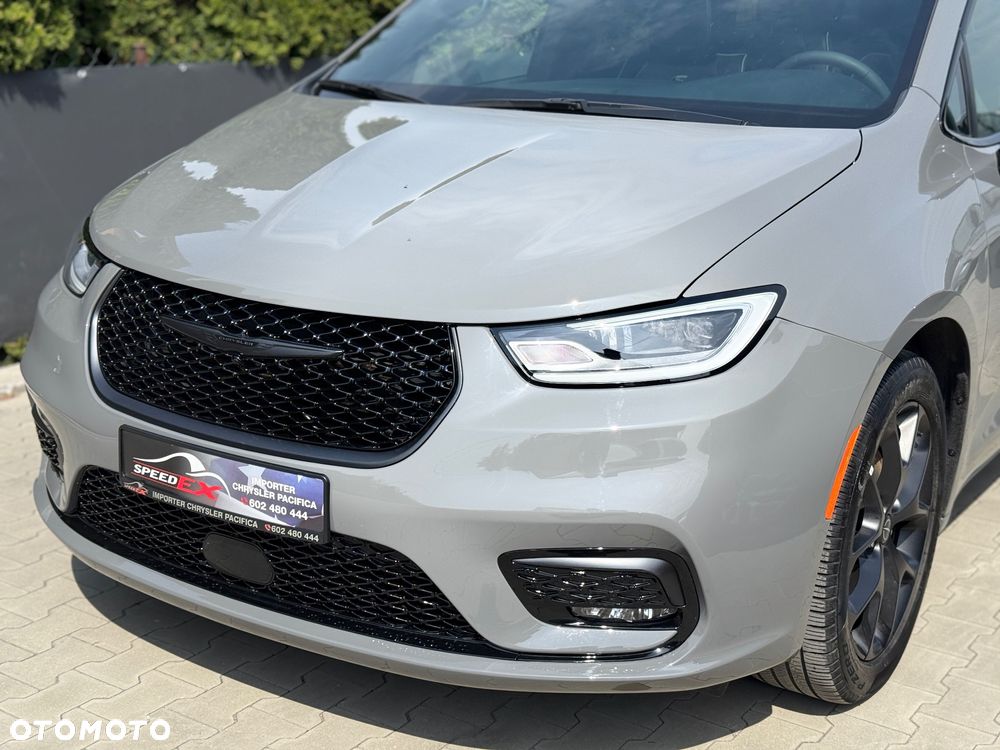 Chrysler Pacifica - 2