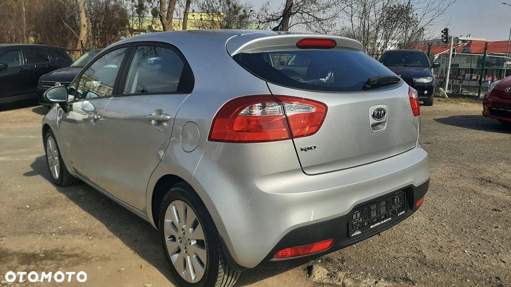 Kia Rio 1.2 Attract - 3