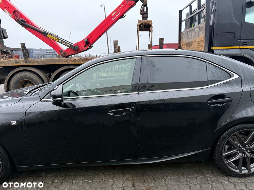 Lexus IS 300h F Sport - 10