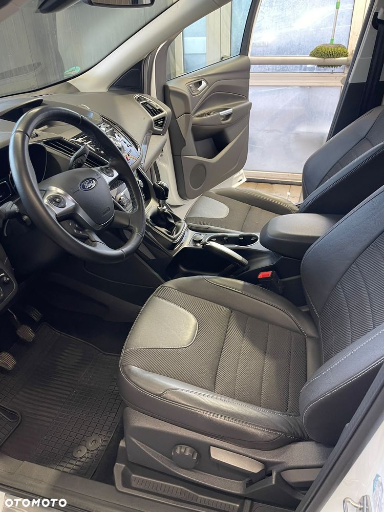 Ford Kuga 1.6 EcoBoost 2x4 Individual - 16