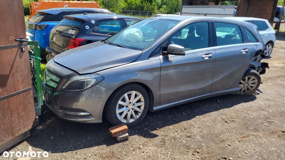 Mercedes-Benz Klasa B 180 7G-DCT Edition - 3
