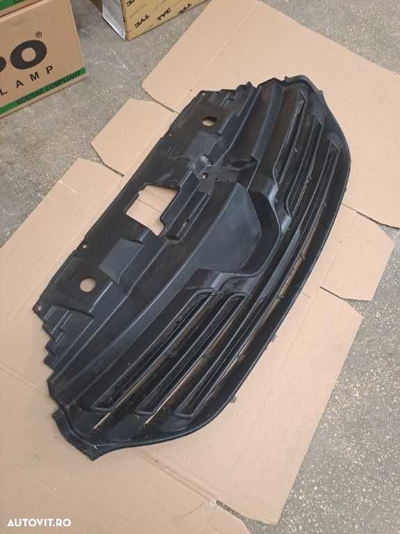 Grila radiator Renault Trafic 3 an 2014-2017 cod 623108673R - 1