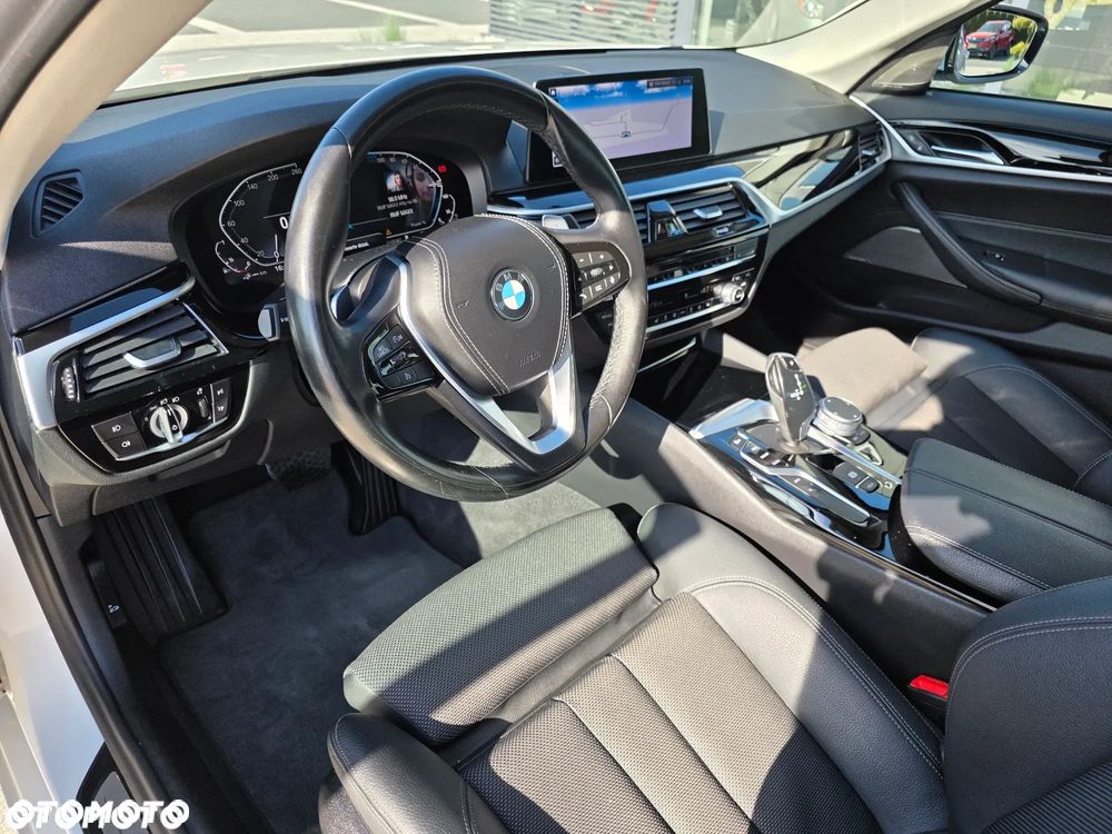 BMW Seria 5 530e iPerformance xDrive Sport Line sport - 31