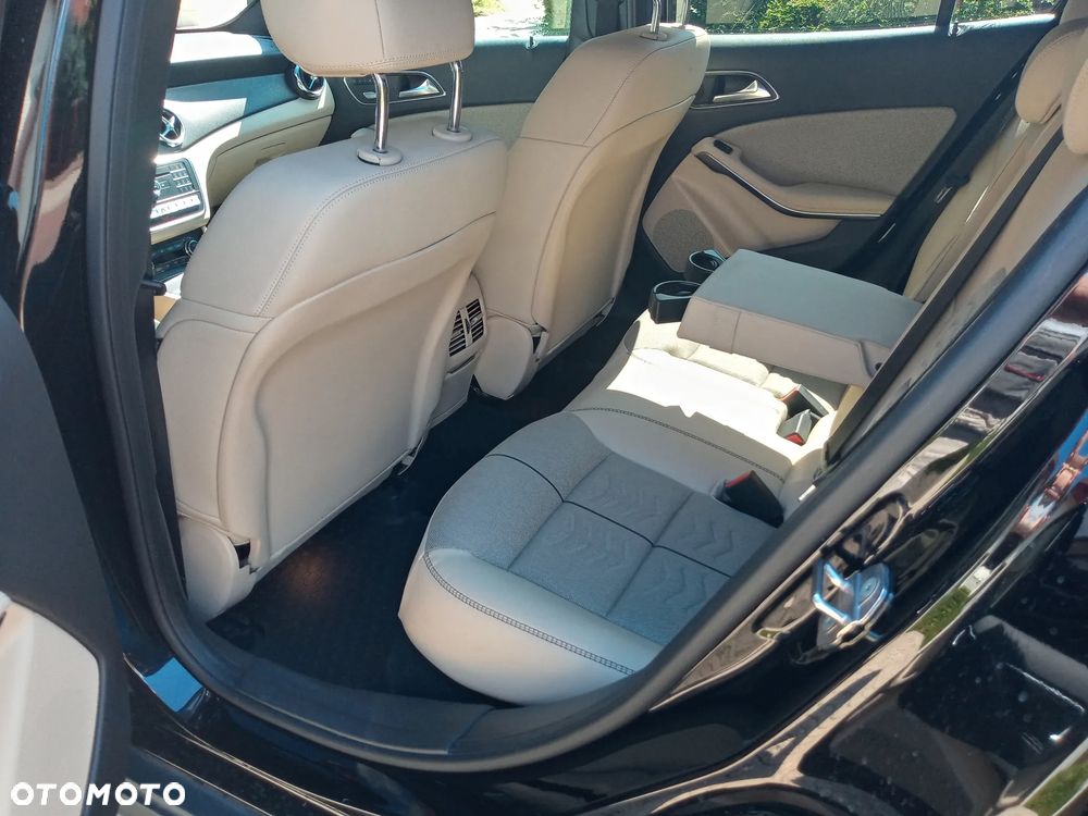 Mercedes-Benz GLA 220 4-Matic - 14
