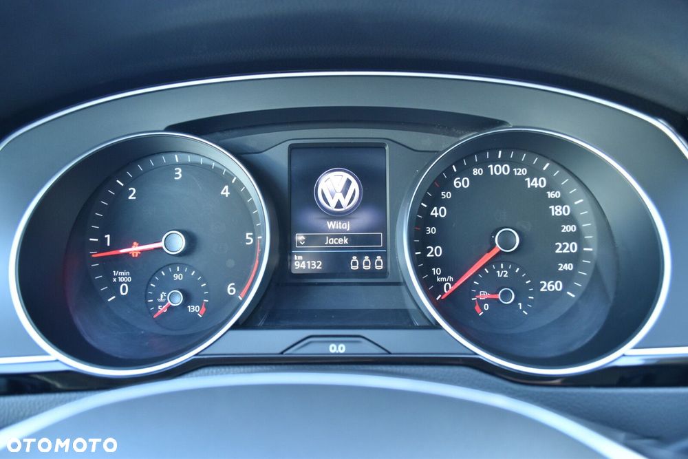 Volkswagen Passat - 13