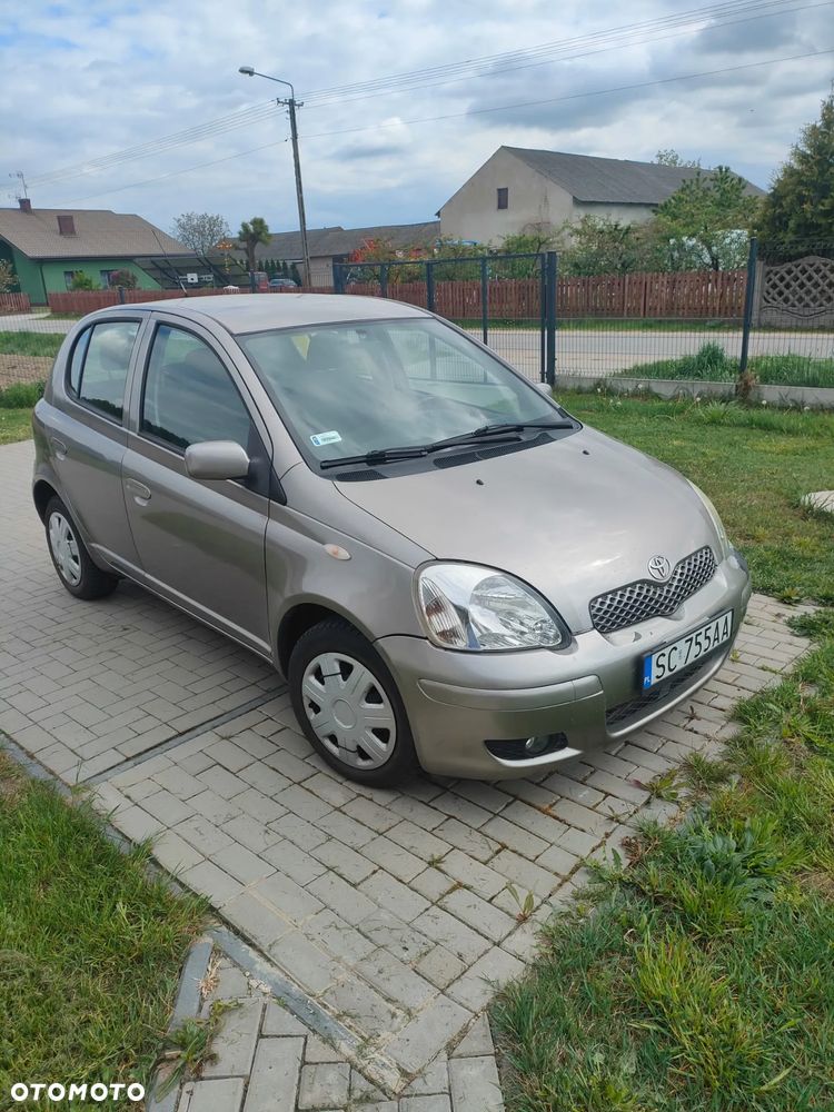 Toyota Yaris 1.0 Base - 1