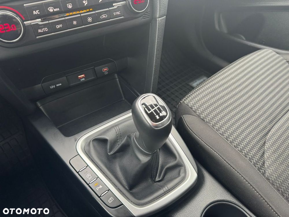 Kia Ceed 1.5 T-GDI M - 13