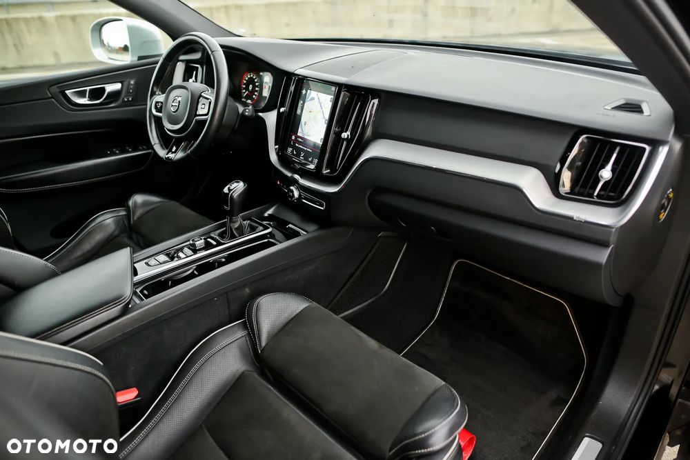 Volvo XC 60 D4 SCR AWD R-Design - 23
