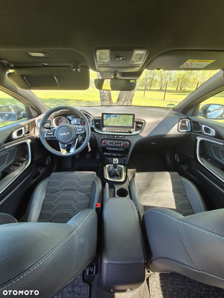 Kia Ceed - 11