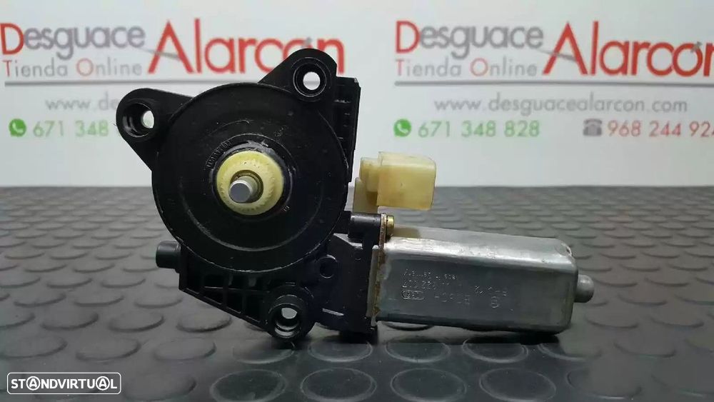 MOTOR ELEVADOR DE VIDRO TRASEIRO DIREITO MERCEDES-BENZ CLASSE C 2004 -A203820304... - 2