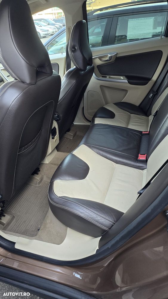 Volvo V60 D5 AWD Summum - 8