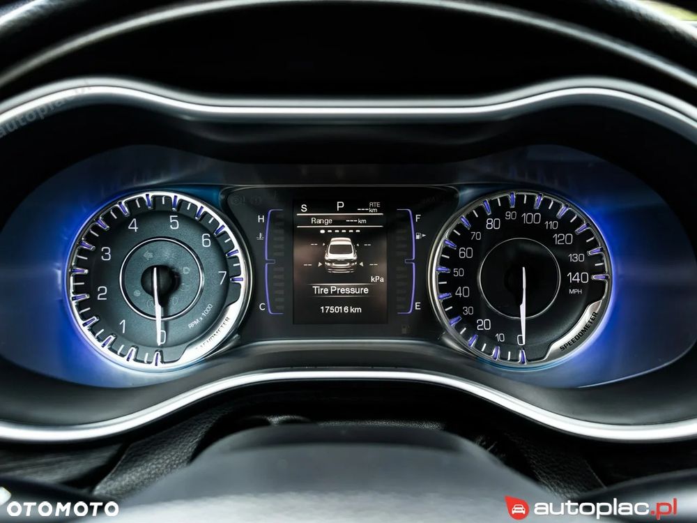 Chrysler 200 - 5