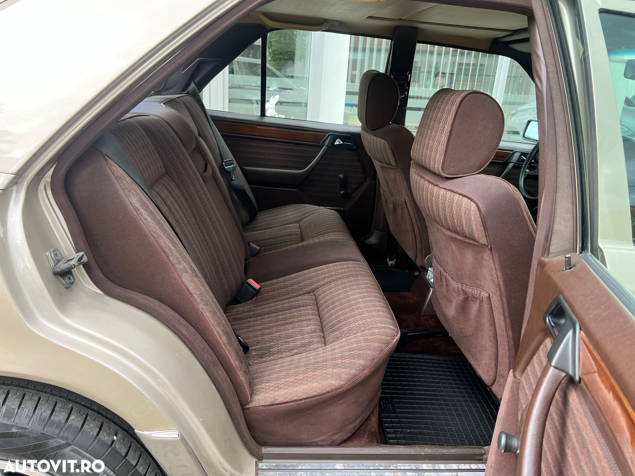 Mercedes-Benz W124 - 13