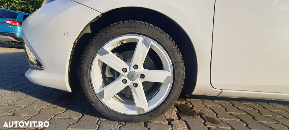 Toyota Auris - 12