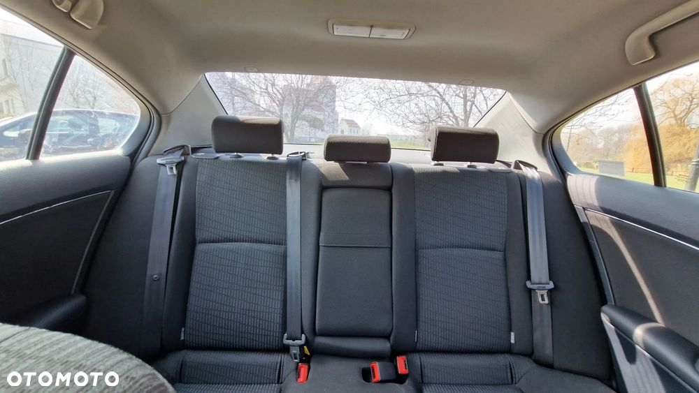 Toyota Avensis 1.8 Sol NAVI - 12