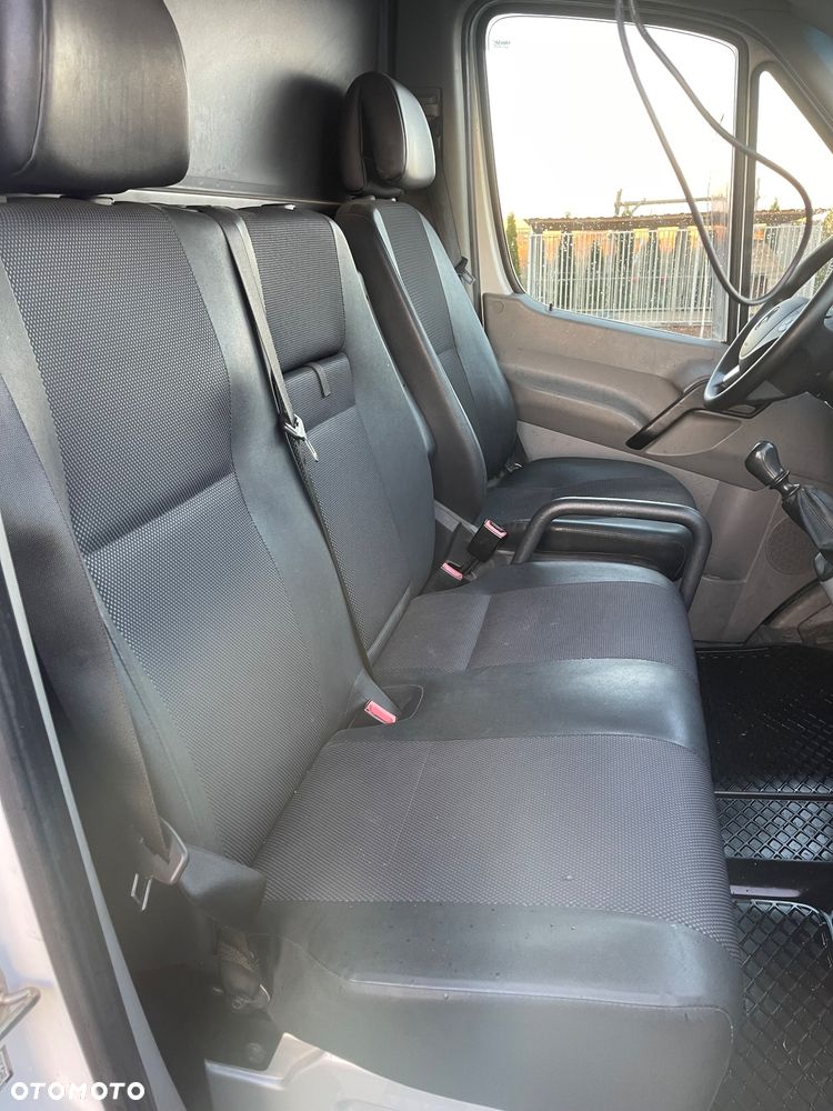 Mercedes-Benz Sprinter - 11