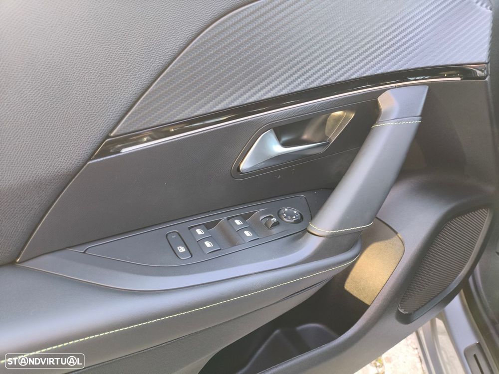 Peugeot e-2008 50 kWh GT - 10