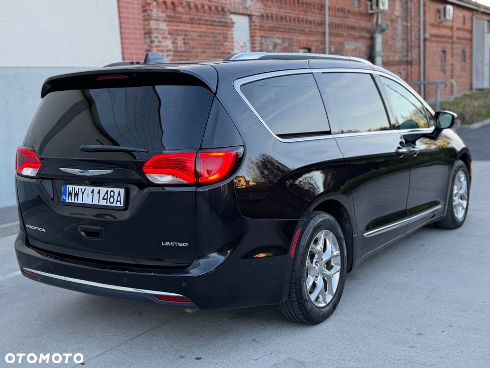 Chrysler Pacifica - 4
