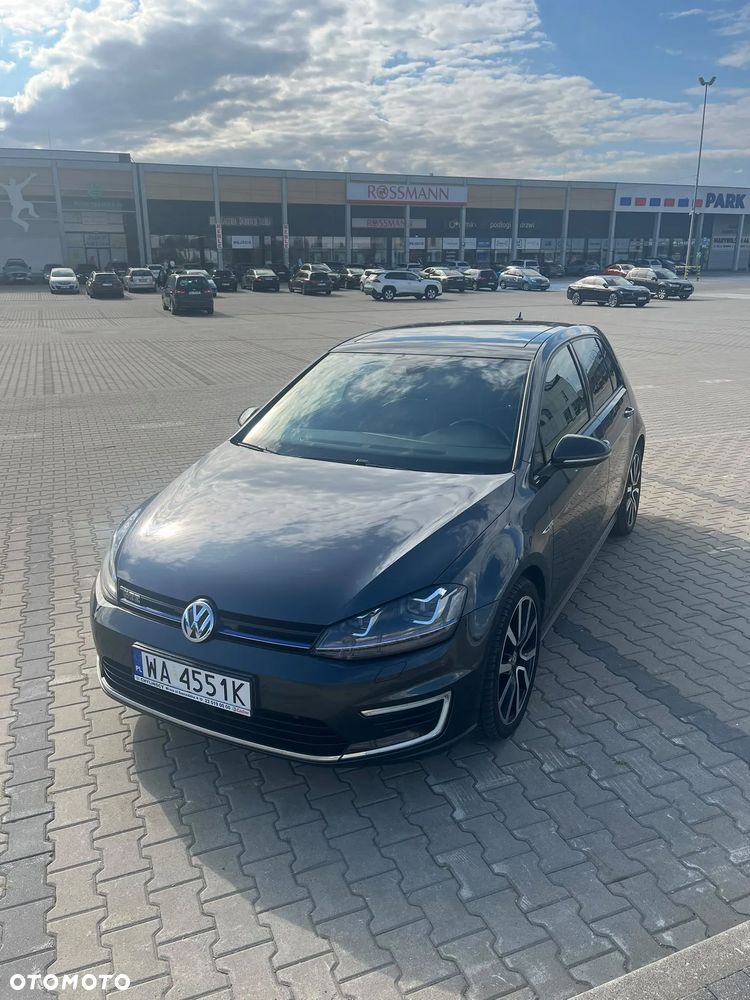 Volkswagen Golf - 1