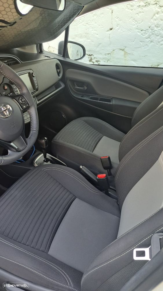 Toyota Yaris 1.5 HSD Exclusive+P.Luxury - 9