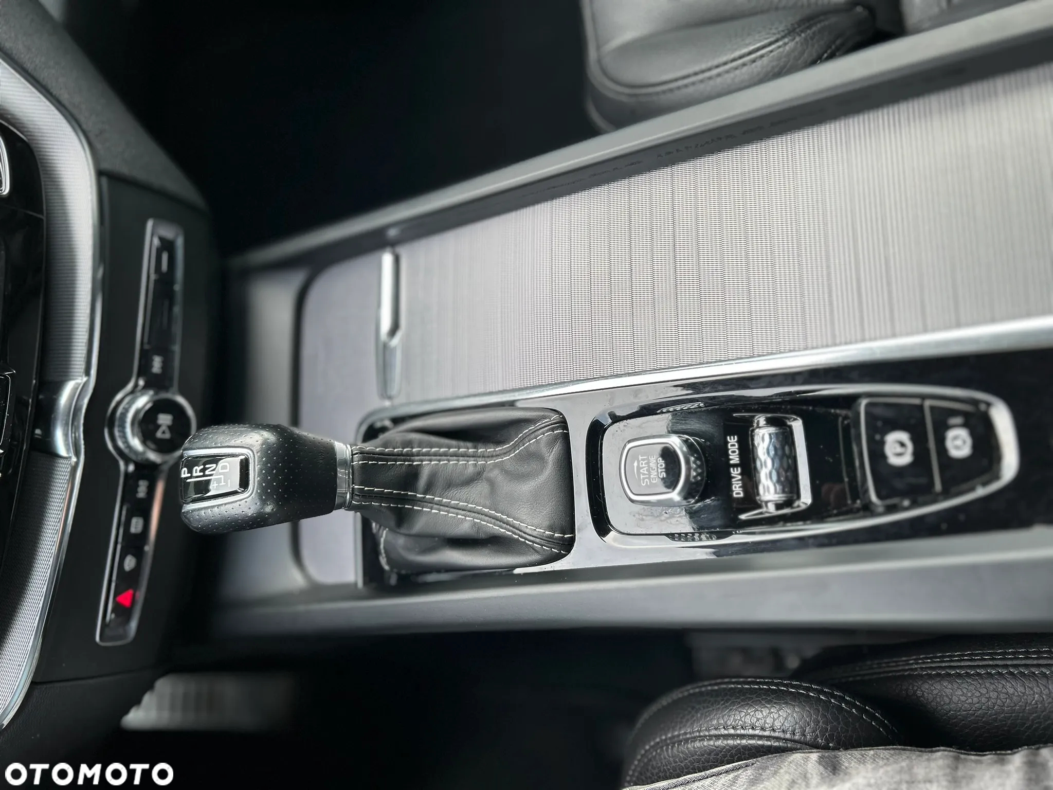 Volvo XC 60 D4 R-Design - 6