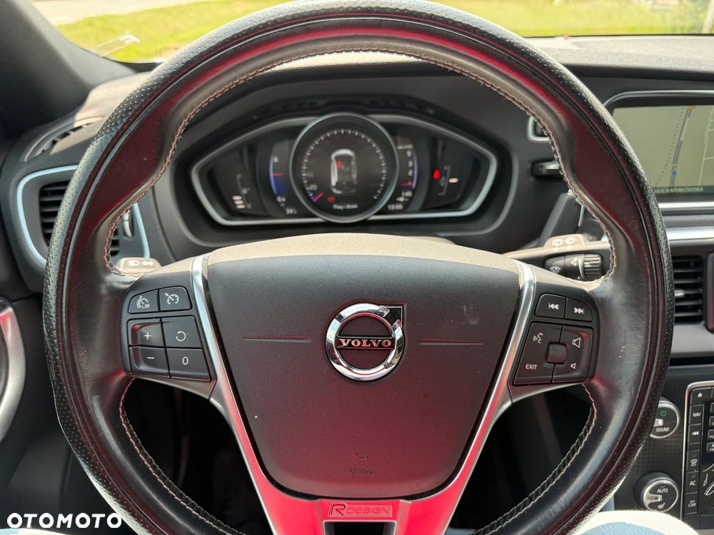 Volvo V40 D2 Drive-E R-Design Momentum - 13