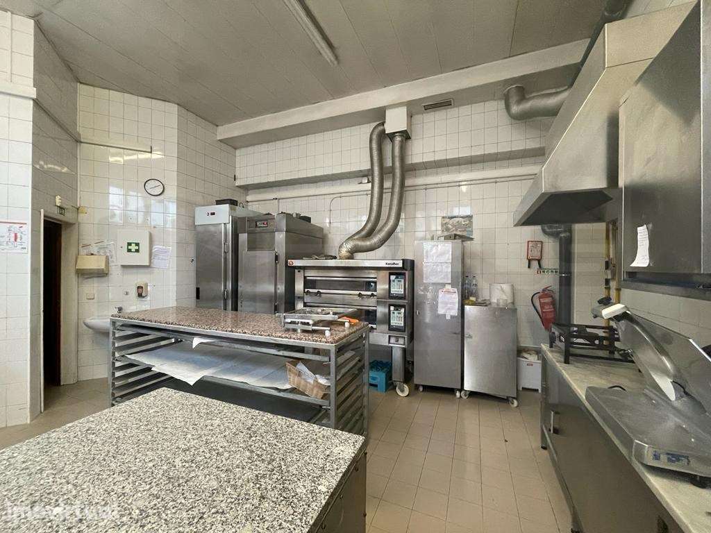 Conceituada Padaria / pastelaria / Confeitaria para Trespasse no Ce... - Grande imagem: 2/9