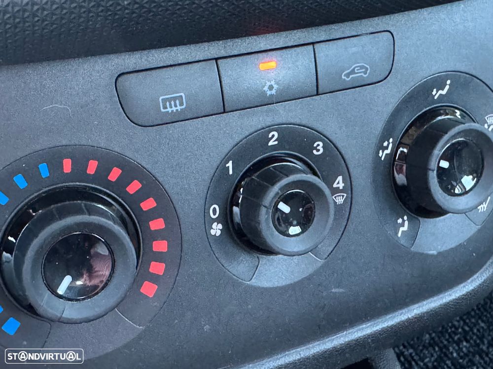 Fiat Punto 1.3 M-Jet Lounge S&S - 7