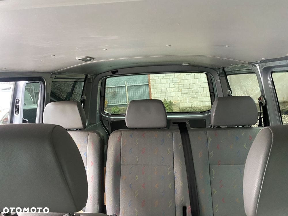 Volkswagen Transporter T5 TDI L1H1 - 6