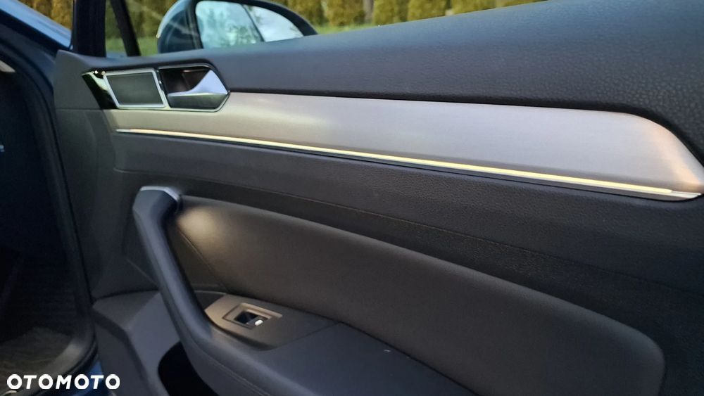 Volkswagen Passat Variant 2.0 TDI SCR 4Motion DSG (BMT) Highline - 21