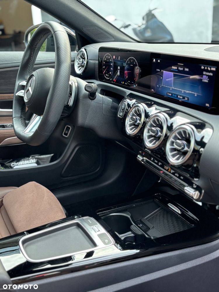 Mercedes-Benz CLA 200 AMG Line 7G-DCT - 17