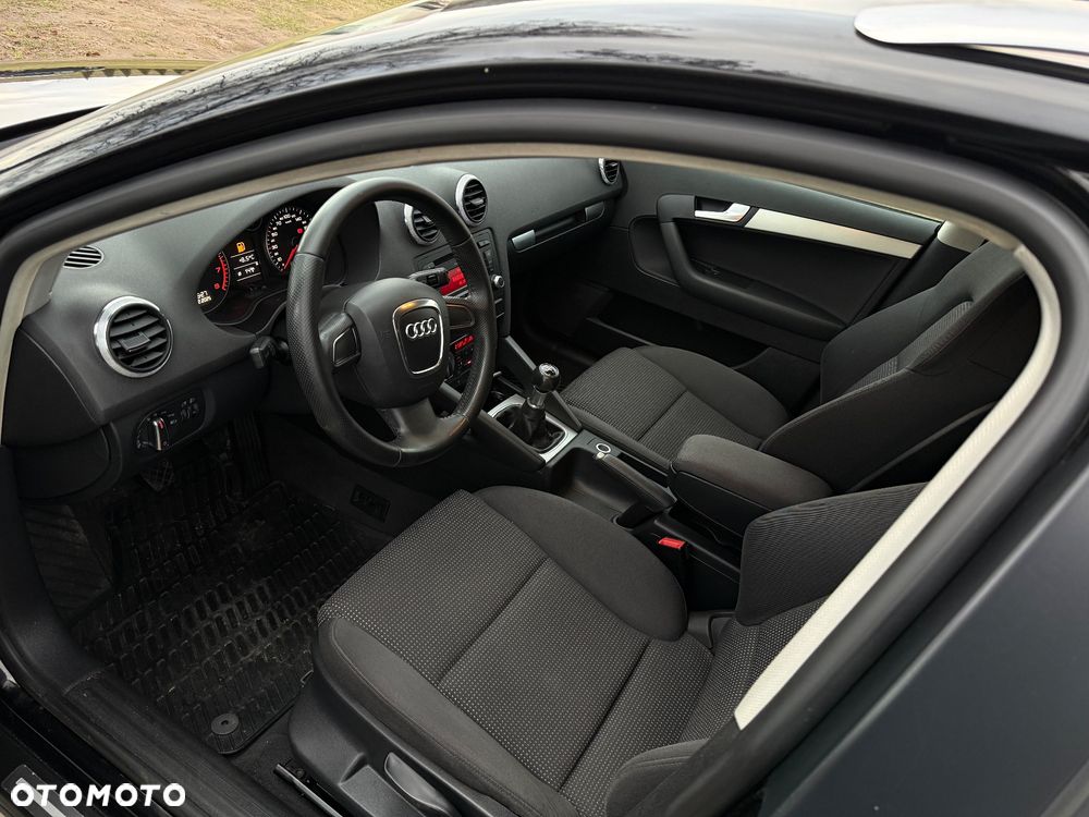 Audi A3 Sportback 1.8 TFSI Ambiente - 14