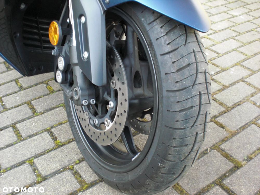 Yamaha Tmax - 22