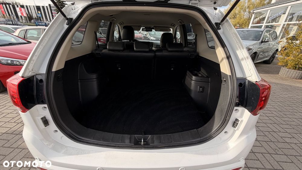 Mitsubishi Outlander - 16
