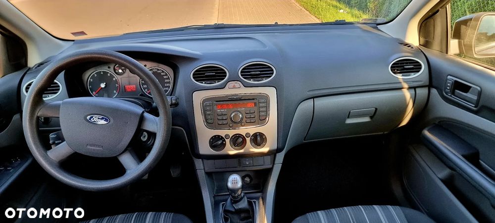 Ford Focus 1.6 Ambiente - 11