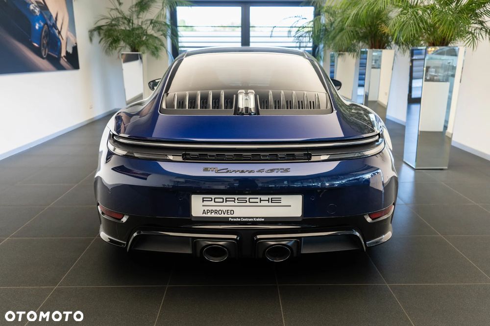 Porsche 911 Carrera 4 GTS - 7