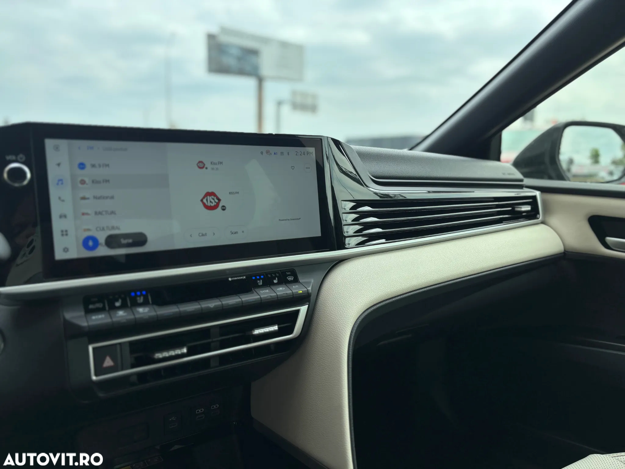 Toyota Camry 2.5 HEV Executive - 21