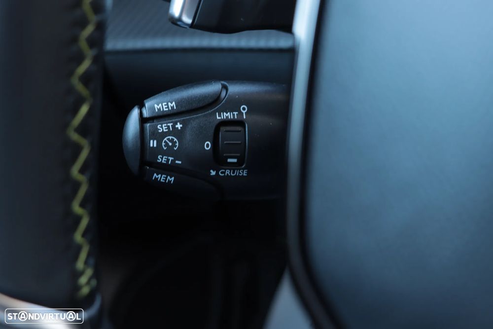 Peugeot 2008 PureTech 130 EAT8 GT - 24