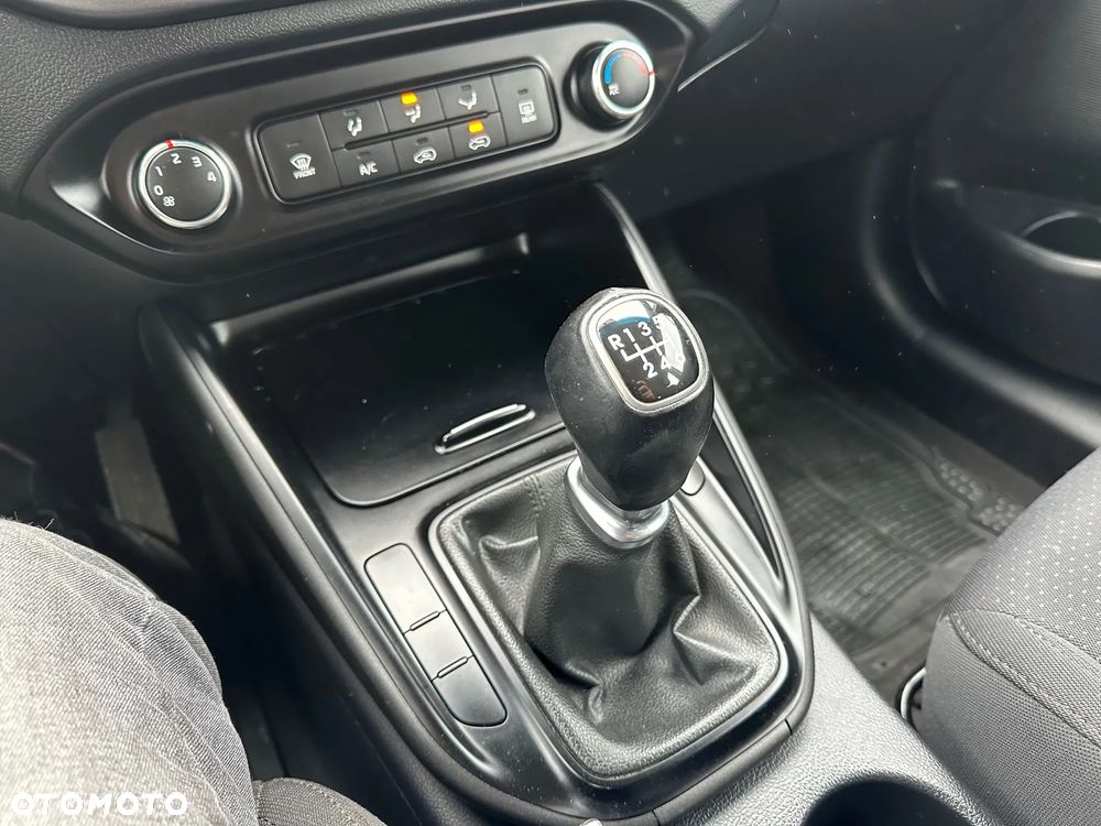 Kia Carens 1.7 CRDi 115 Dream Team Edition - 17