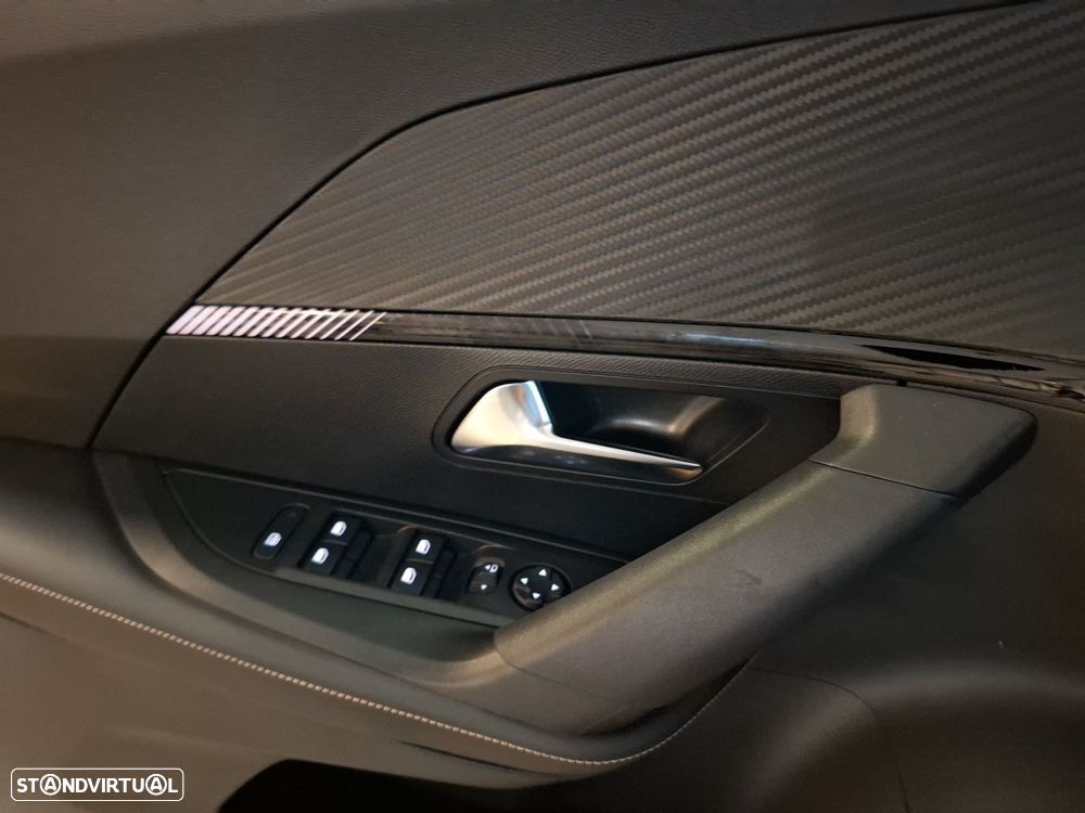 Peugeot 2008 1.2 Hybrid Allure e-DCS6 - 23