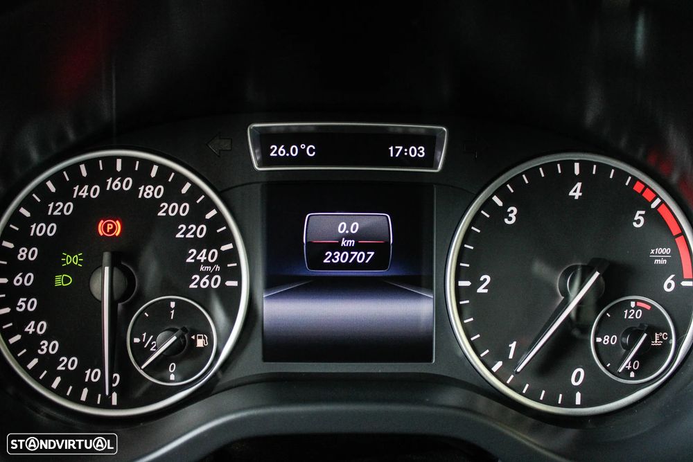 Mercedes-Benz A 180 CDI (BlueEFFICIENCY) Urban - 34