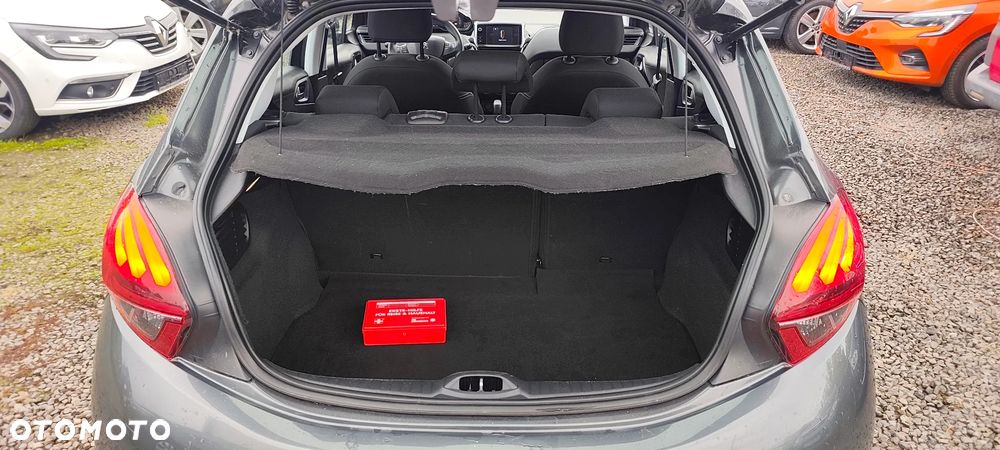 Peugeot 208 1.2 PureTech Allure - 19